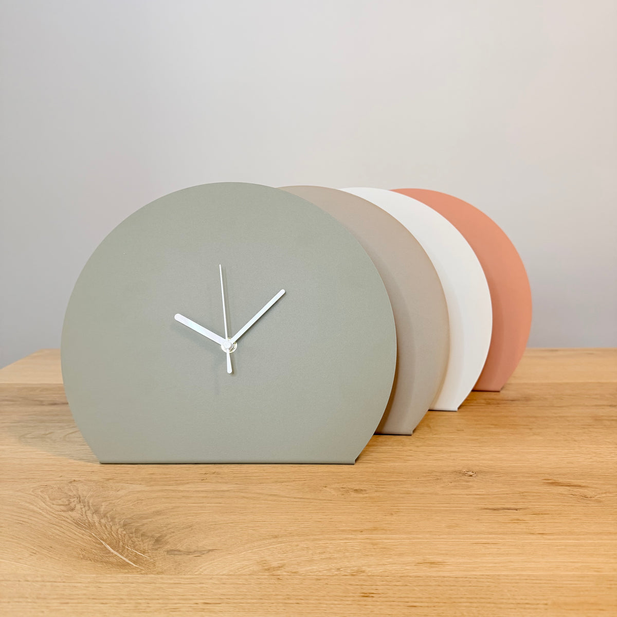 Klok DRIFT, moderne wandklok met strak en minimalistisch ontwerp.