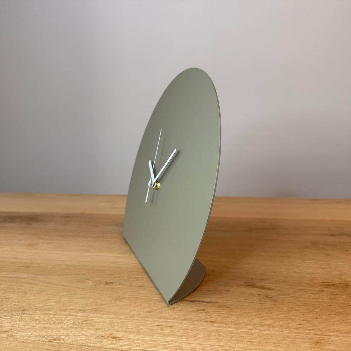 Klok DRIFT, moderne wandklok met strak en minimalistisch ontwerp.