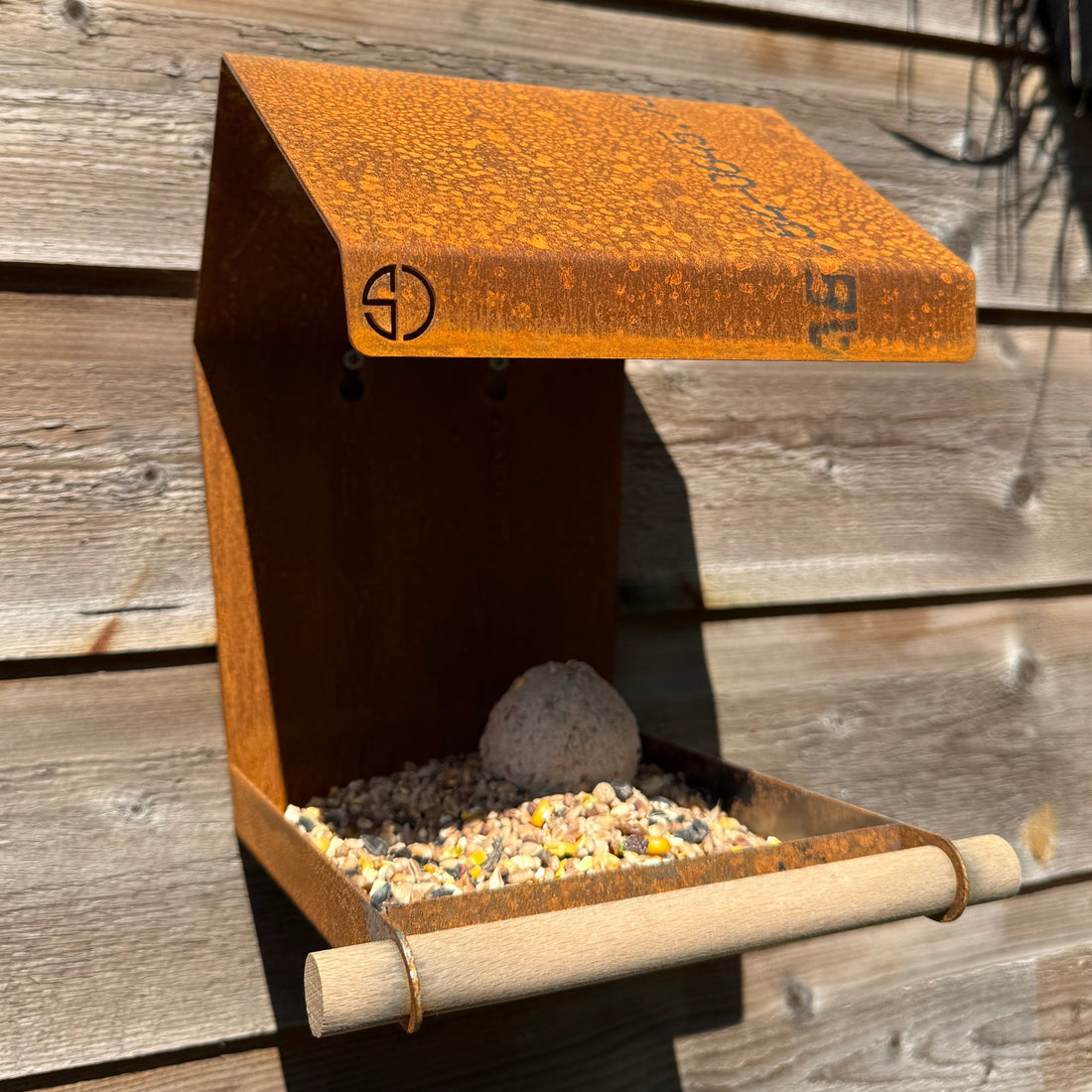 Vogelvoederhuis THUNDER – wandvoederhuis met houten zitstokje