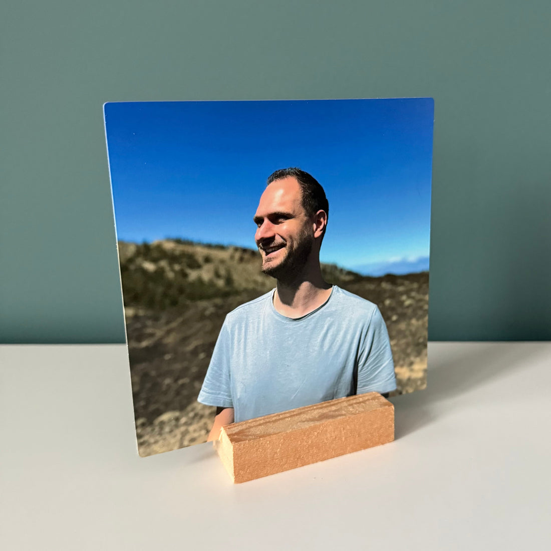 Fotoplaat TILE vierkante aluminium fotoplaat op houten blokje