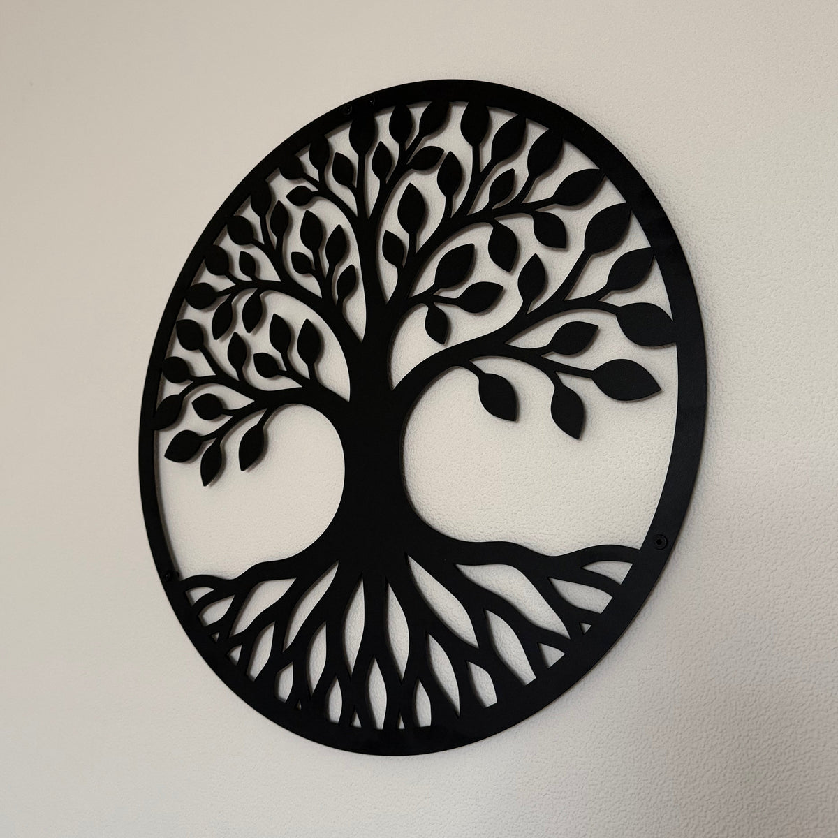 Sfeerfoto van Wanddecoratie LIFE met stalen levensboom aan de muur in een interieur